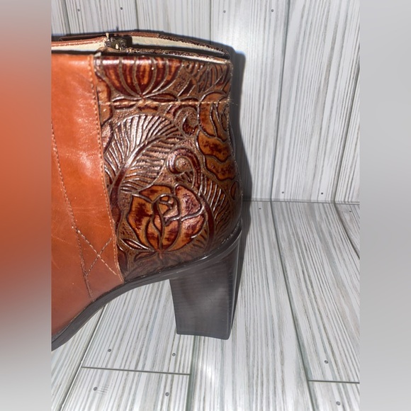 BCBG Girls “MAX AZIRA” Western Ankle Boots Size 7 - Picture 8 of 14